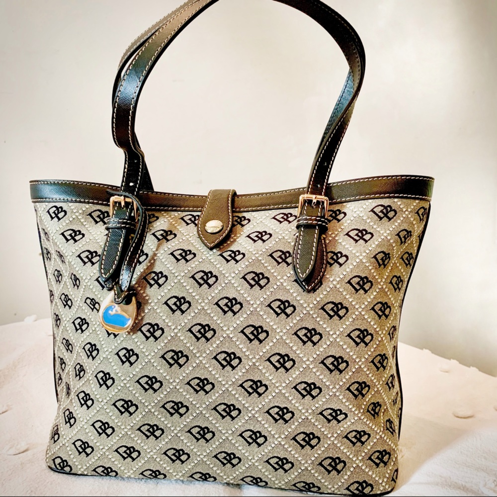 NEW Dooney Bourke Quilt East West Bucket Bag